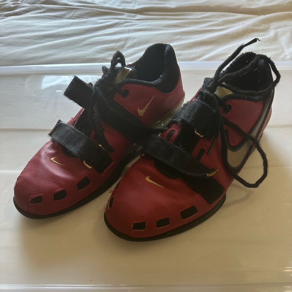 Nike Romaleos 2 red and gold size 10.5 men’s